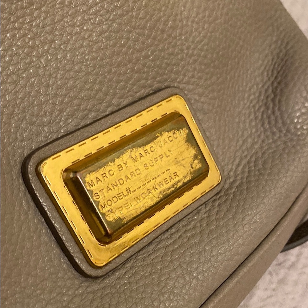 Marc By Marc Jacobs Elegant Taupe Leather Shoulder Bag - Picture 8 of 8